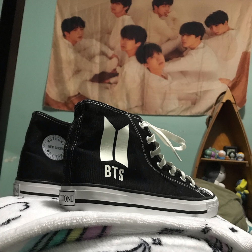 BTS CONVERSE (Glow in the Dark:)